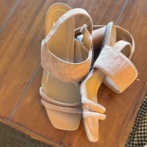 Vionic Women's Yasmin Suede Sandals